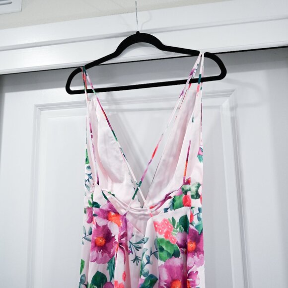 Fame and Partners Size 2 Deep V-Neck Floral Back Tie Maxi Dress - Picture 4 of 8